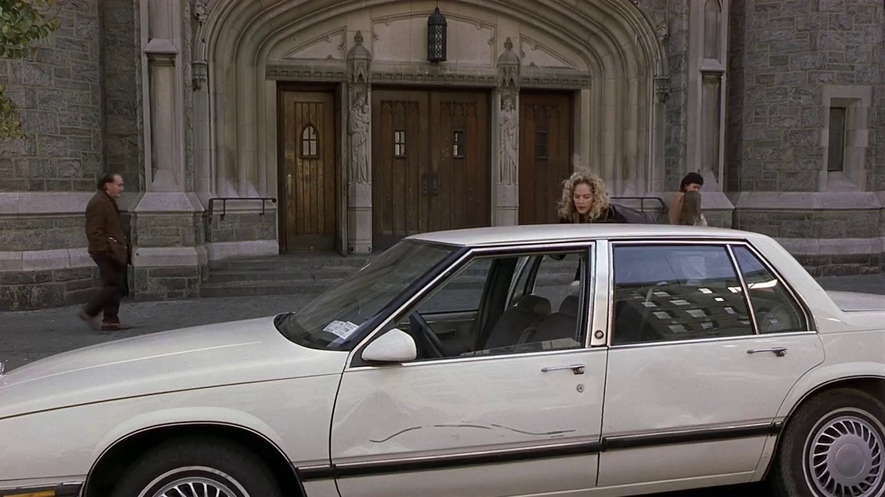 Gloria (1999) WEBRip Hindi + English 720p x264 AVC Opus 2.0 ESub.mkv.0003